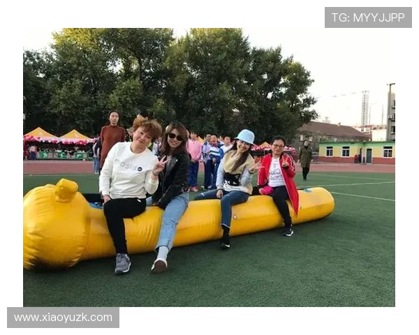 电棍与麻辣香锅联手挑战刺激游戏玩法精彩瞬间不容错过